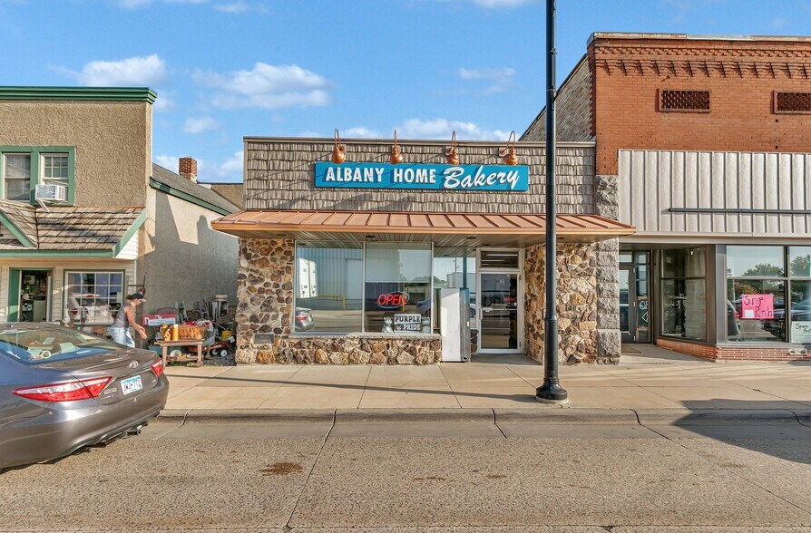 More Photos Of 531 Railroad Ave, Albany General Retail For Sale