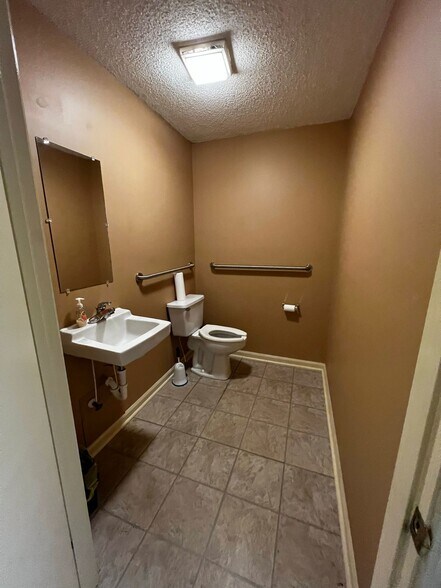 More Photos Of 1540 Highway 19 N, Thomaston Storefront For Lease