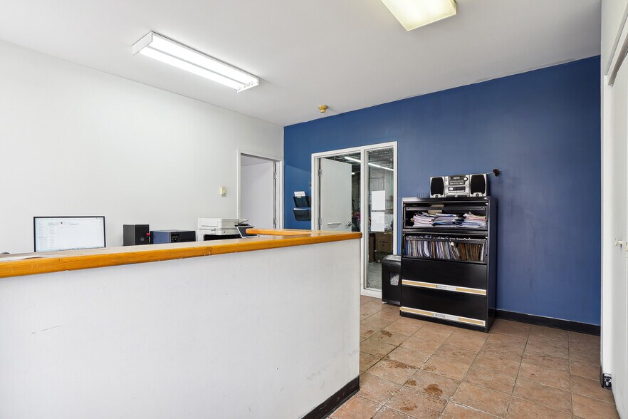 More Photos Of 717 St Saint-Pierre S, Joliette Manufacturing For Lease