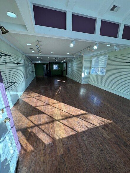 More Photos Of 32716-32744 Franklin Rd, Franklin Storefront For Sale