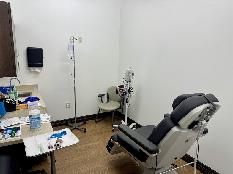 More Photos Of 1130 Cottonwood Crk, Cedar Park Medical For Sale