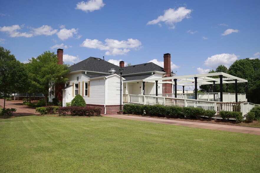 More Photos Of 1053 S Lake Cir, Morrow Unknown For Lease