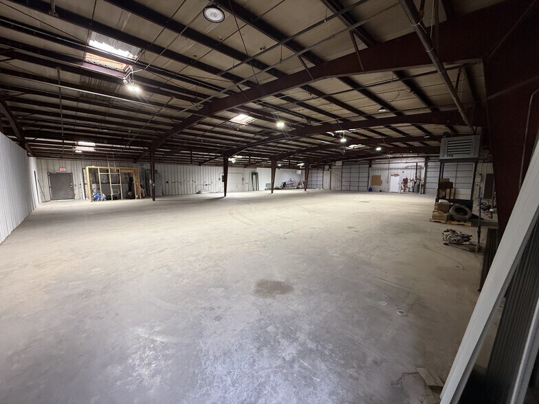 More Photos Of 19901 E Highway 51, Broken Arrow Warehouse For Lease