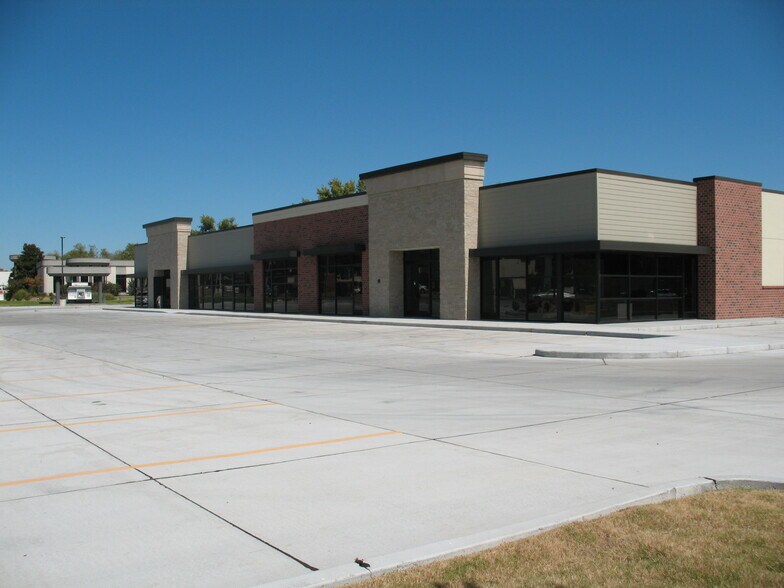 Primary Photo Of 600 N Main St, Sikeston Storefront Retail Office For Lease