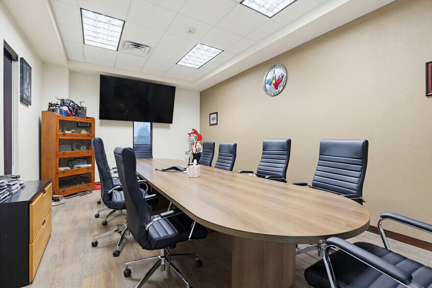 More Photos Of 11550 N North Loop Rd, San Antonio Warehouse For Sale