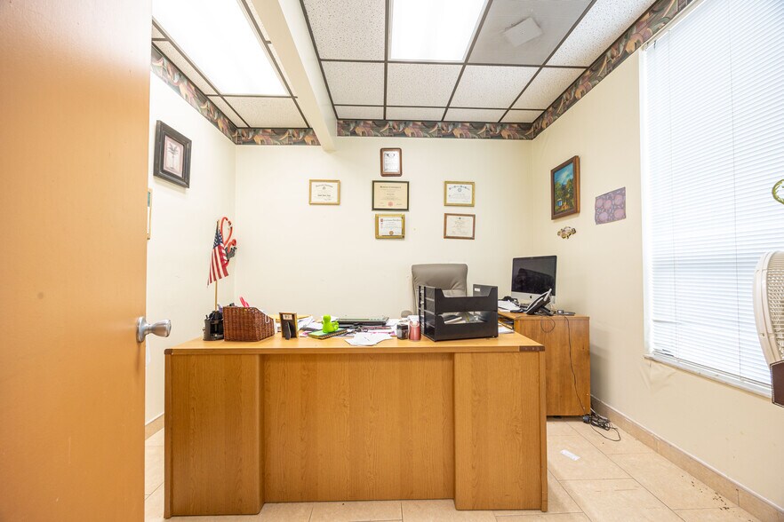 More Photos Of 1226 SW Main Blvd, Lake City Medical For Sale