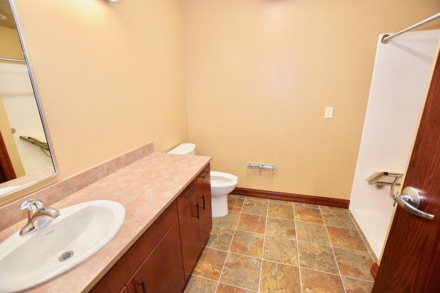 More Photos Of 401 W Villard St, Dickinson Storefront For Lease