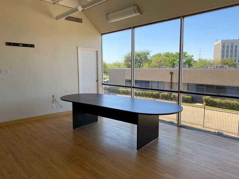 More Photos Of 1120 Empire Central Pl, Dallas Office For Lease