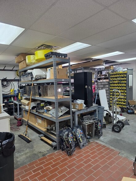 More Photos Of 104 S Rogers Rd, Irving Flex For Sale