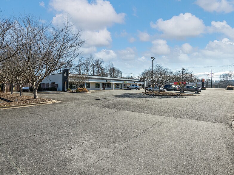 More Photos Of 402-422 W Fleming Dr, Morganton Unknown For Lease