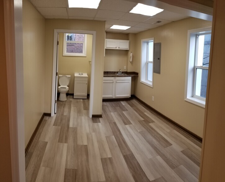 More Photos Of 1088 Russell St, Orangeburg Storefront Retail Office For Lease