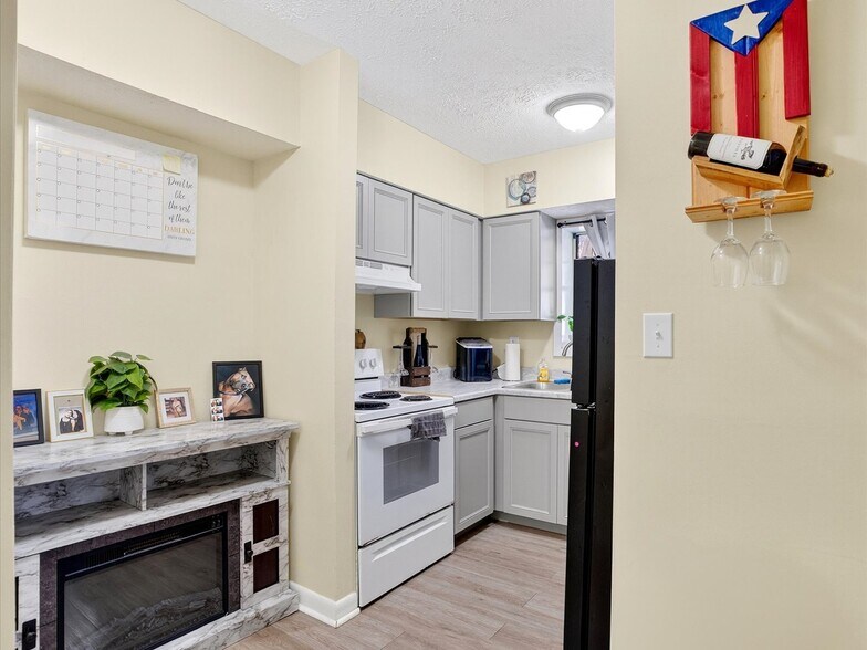 More Photos Of 219 Magnolia Ave, Daytona Beach Storefront Retail Residential For Sale