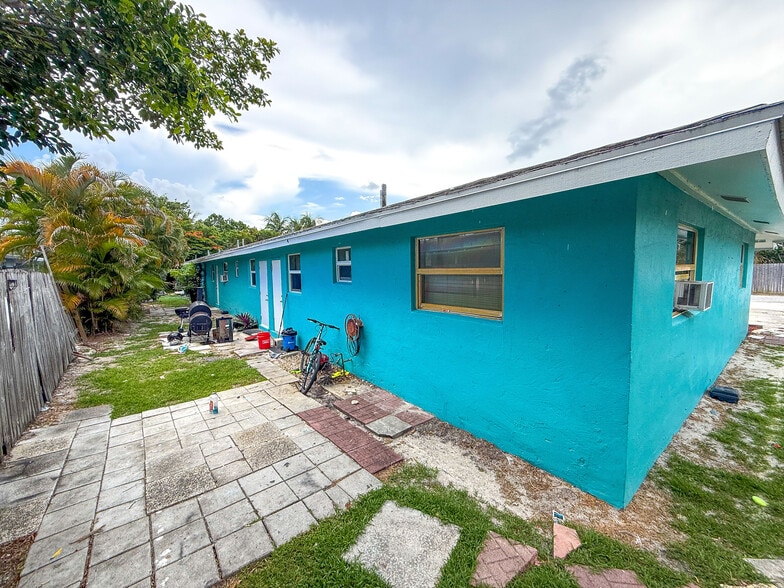 More Photos Of 1845 Dillone Ln, North Palm Beach Apartments For Sale
