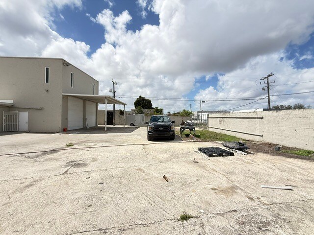 More Photos Of 14060 NW 19th Ave, Miami Manufacturing For Sale