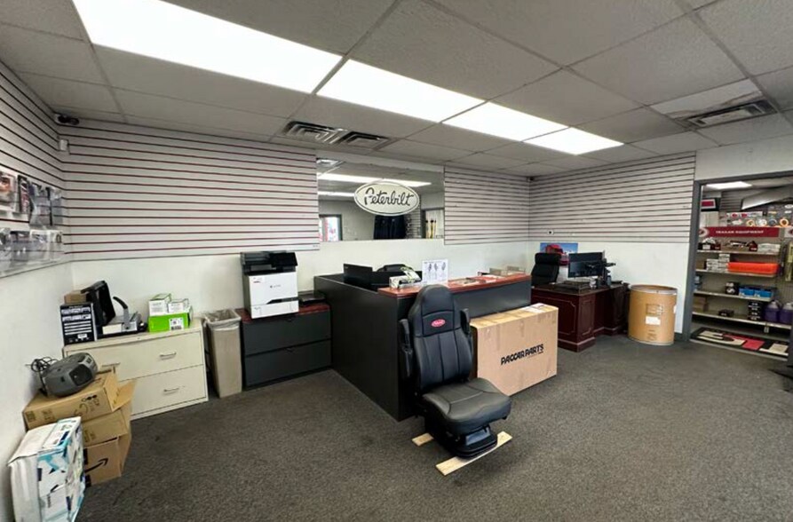 More Photos Of 635 Viox Dr, Erlanger Service For Sale