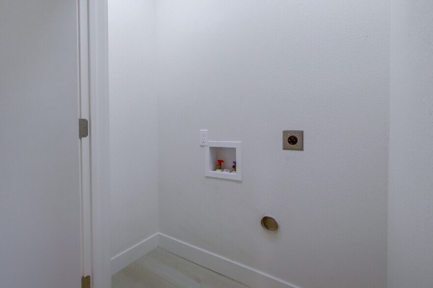 More Photos Of 3449 Ocean Front Walk, San Diego Apartments For Sale