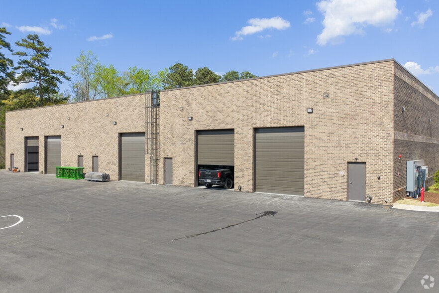 More Photos Of 4193 Tanners Creek Dr, Flowery Branch Warehouse For Lease