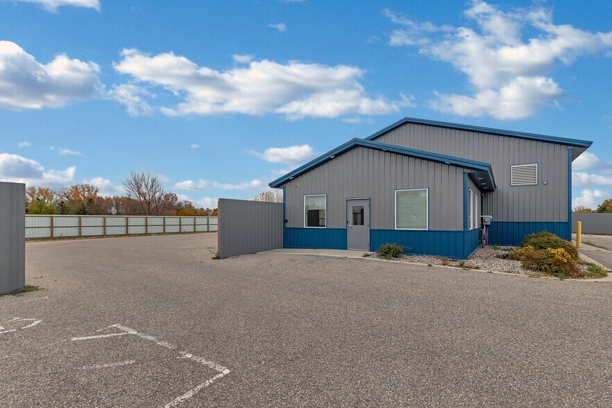 More Photos Of 3507 Dakota St, Alexandria Industrial For Lease