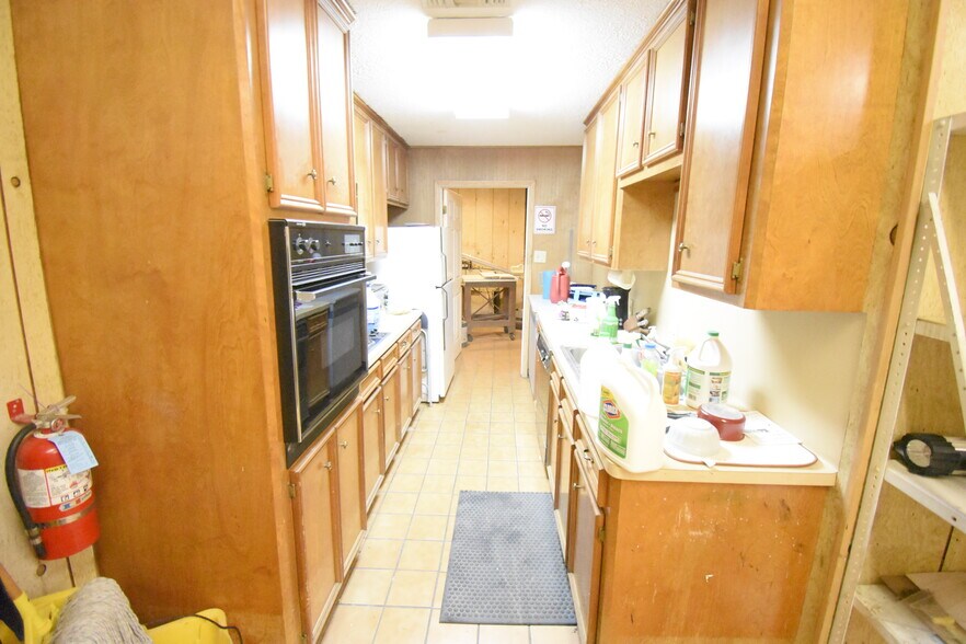 More Photos Of 630 Kentucky St, South Houston Office For Sale
