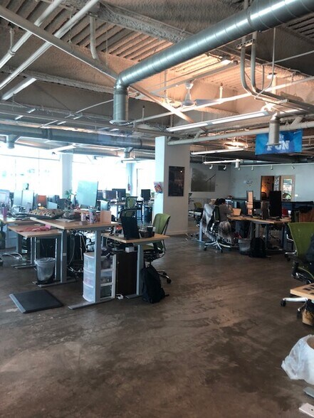 More Photos Of 125 W 4th St, Royal Oak Storefront Retail Office For Lease