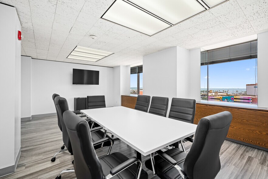 More Photos Of 615 N Upper Broadway St, Corpus Christi Office For Lease