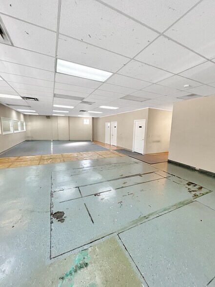 More Photos Of 703 US-30, Imperial General Retail For Lease