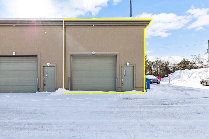 More Photos Of 388 Rue Blainville E, Sainte-Thérèse Showroom For Lease