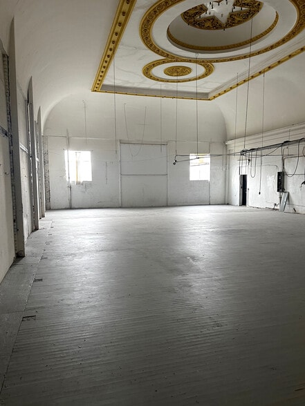More Photos Of 3220 S Main St, Los Angeles Warehouse For Lease