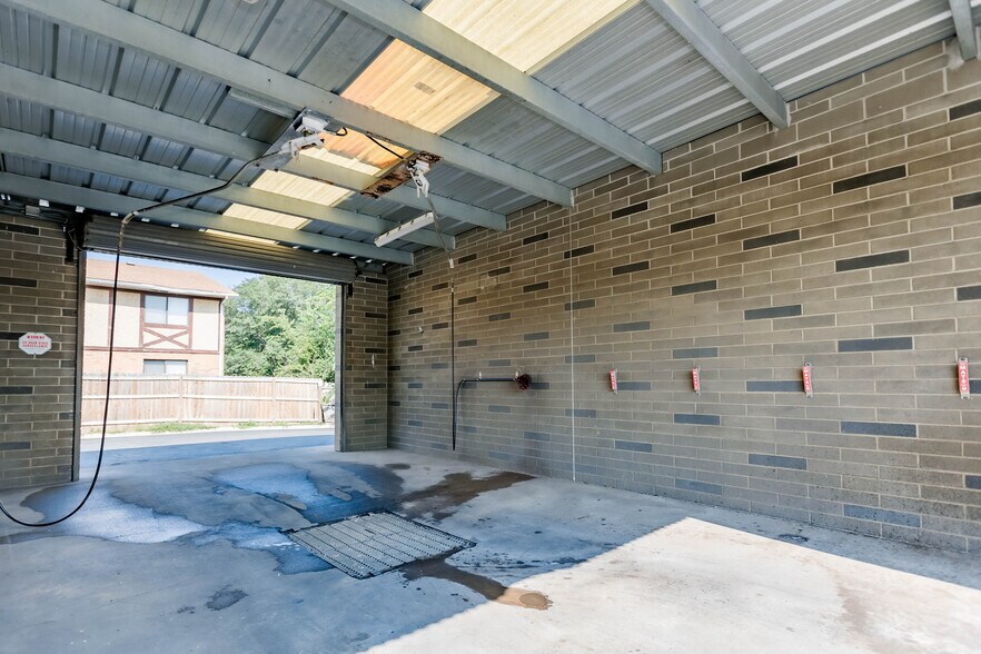 More Photos Of 410 Sherman St, Belleville Carwash For Sale