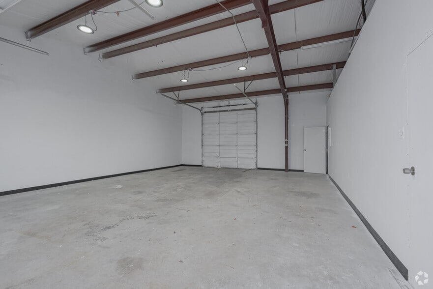 More Photos Of 5051 David Strickland Rd, Fort Worth Warehouse For Lease