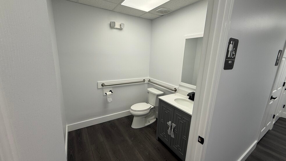 More Photos Of 11801 Brinley Ave, Louisville Medical For Lease
