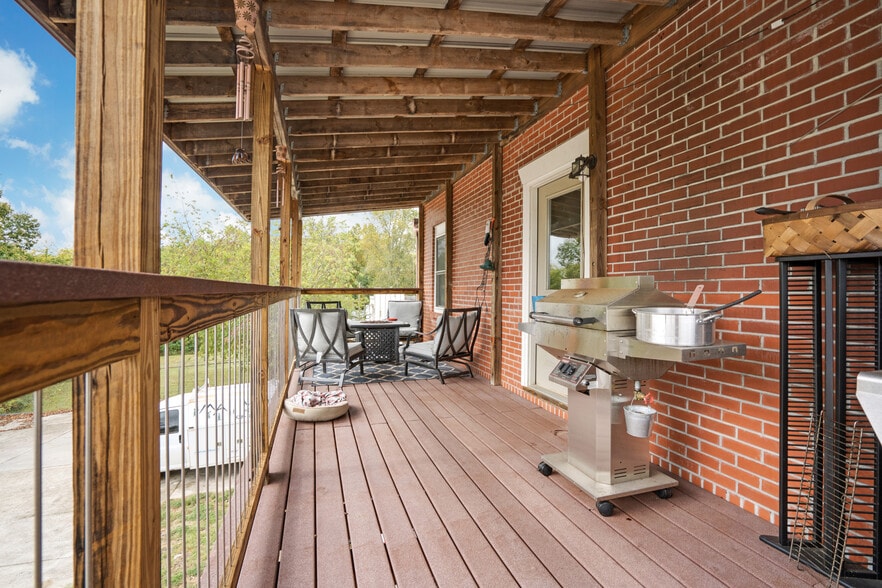 More Photos Of 6 Sanderson St, Hayesville Flex For Sale