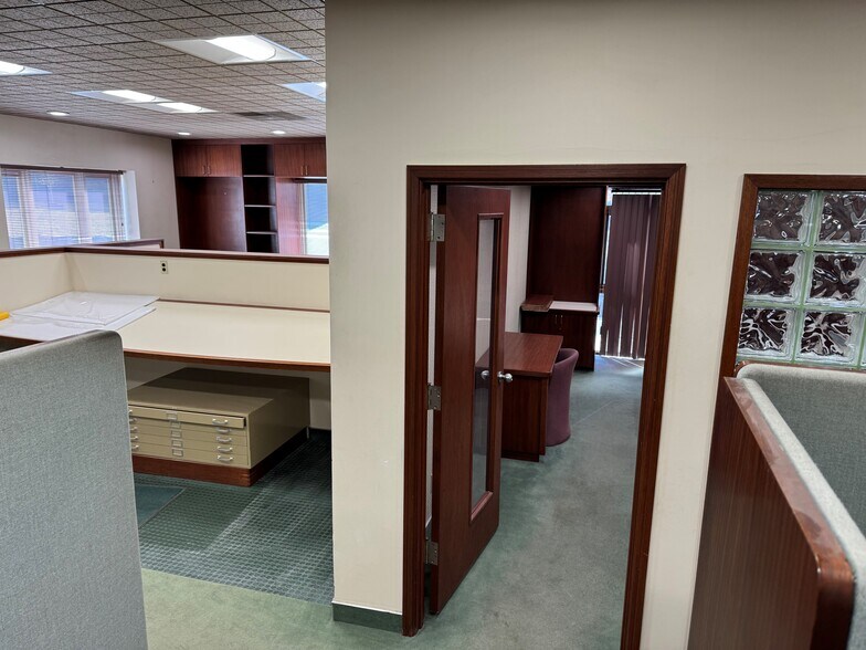 More Photos Of 179 Pennsylvania Ave, Malvern Warehouse For Lease