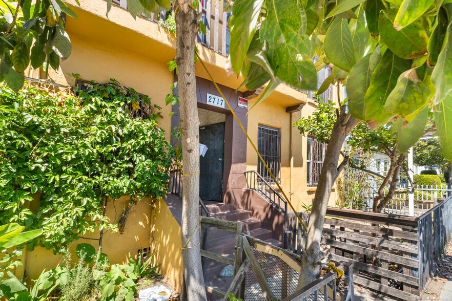 More Photos Of 2717 S Budlong Ave, Los Angeles Apartments For Sale