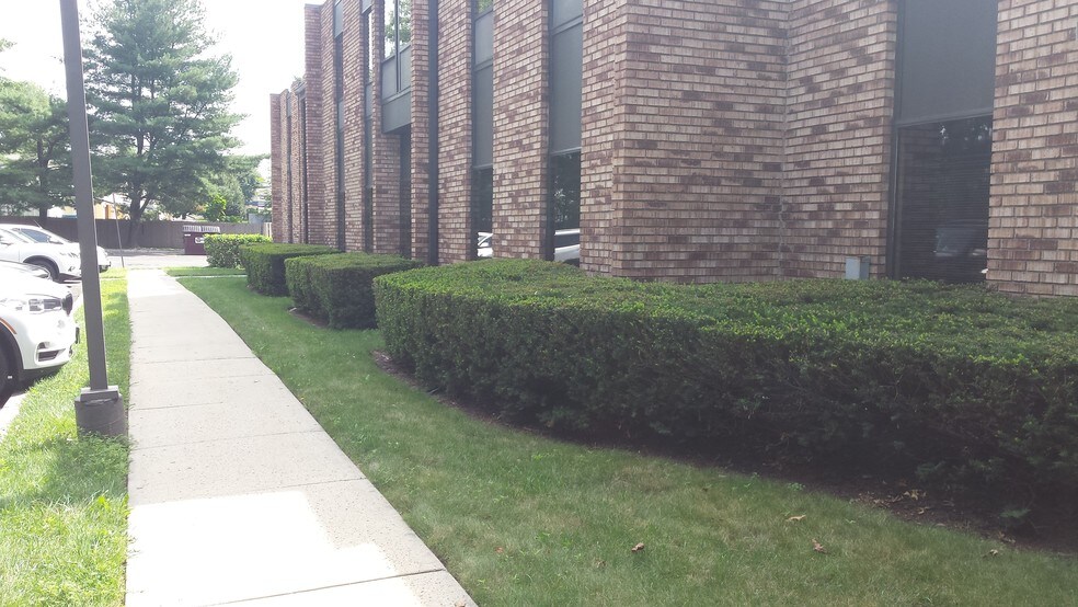 More Photos Of 55 Old Nyack Tpke, Nanuet Office Residential For Lease