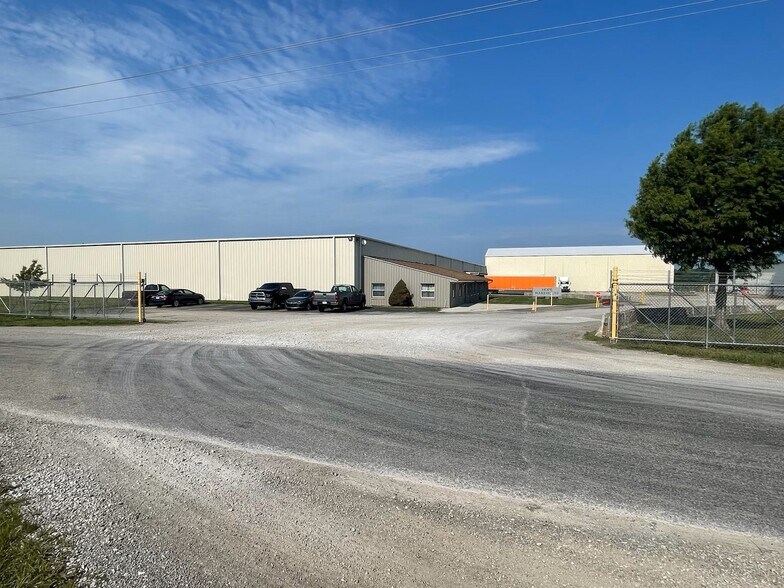 More Photos Of 8464 N 600 E, Hope Warehouse For Lease
