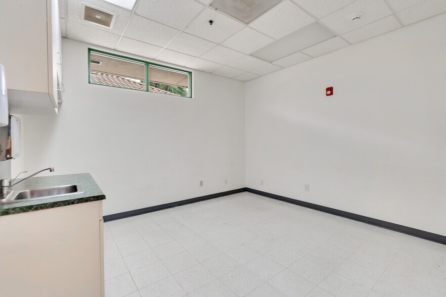 More Photos Of 222 I St, Los Banos Office For Lease