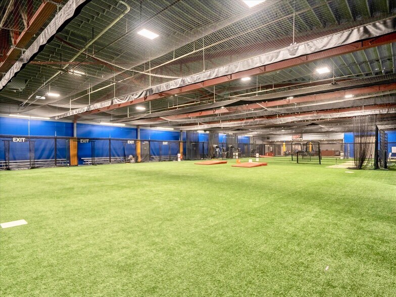 More Photos Of 465 W Commercial St, East Rochester Warehouse For Lease