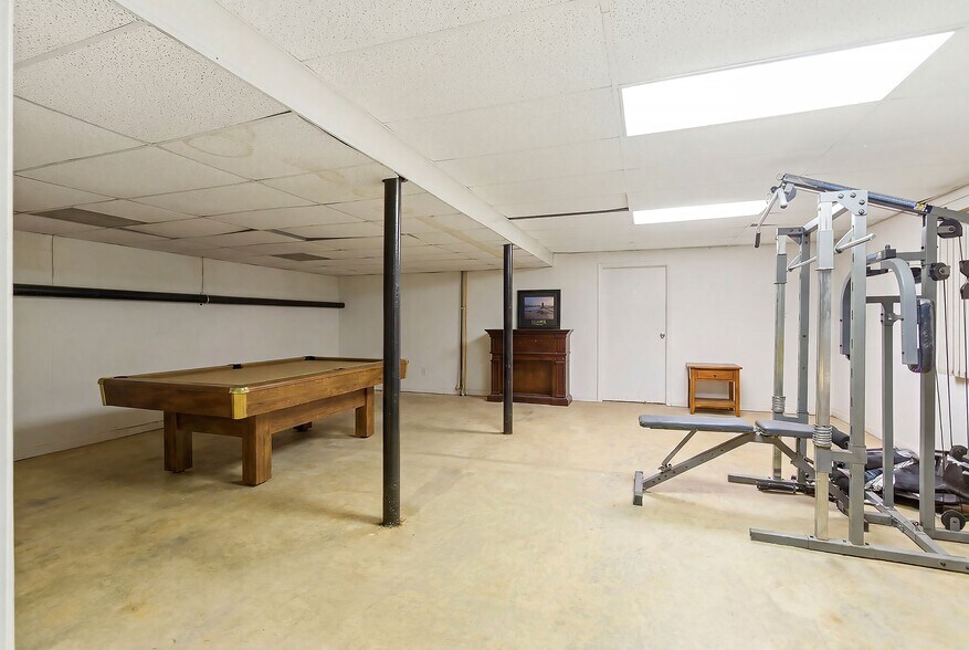 More Photos Of 801 Hughes Dr, Hamilton Office Residential For Sale