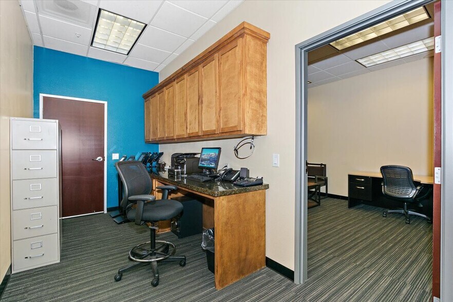 More Photos Of 7970 Cherry Ave, Fontana Showroom For Lease