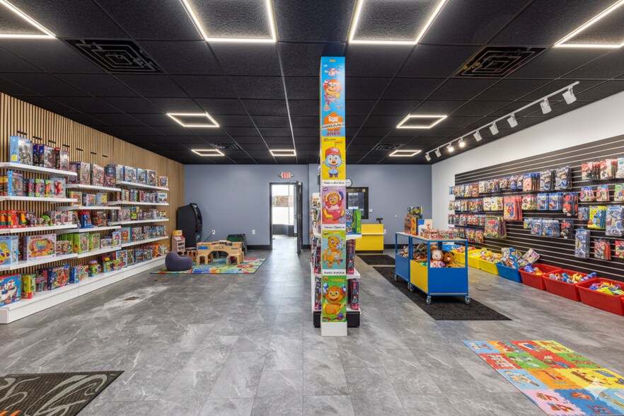 More Photos Of 122 W Superior St, Wayland Storefront For Sale