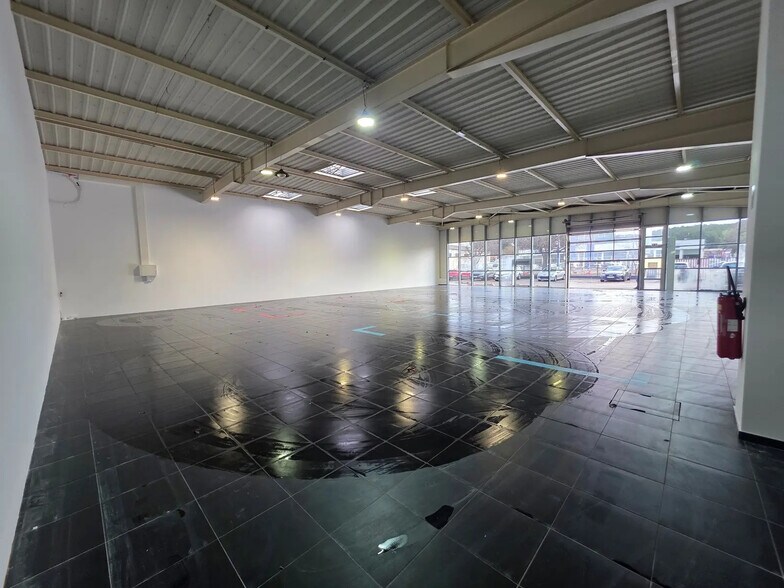 More Photos Of 14 Avenue José Nobre, Martigues Flex For Lease