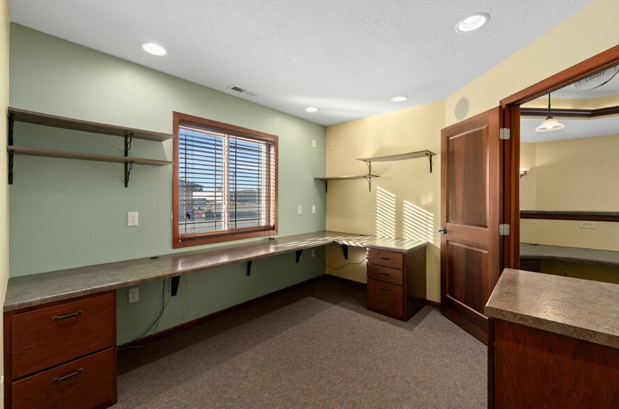 More Photos Of 504 N 16th St, Beresford Office For Sale