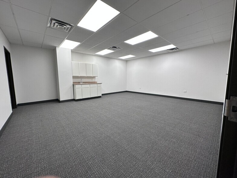 More Photos Of 3530 Forest Ln, Dallas Office For Lease