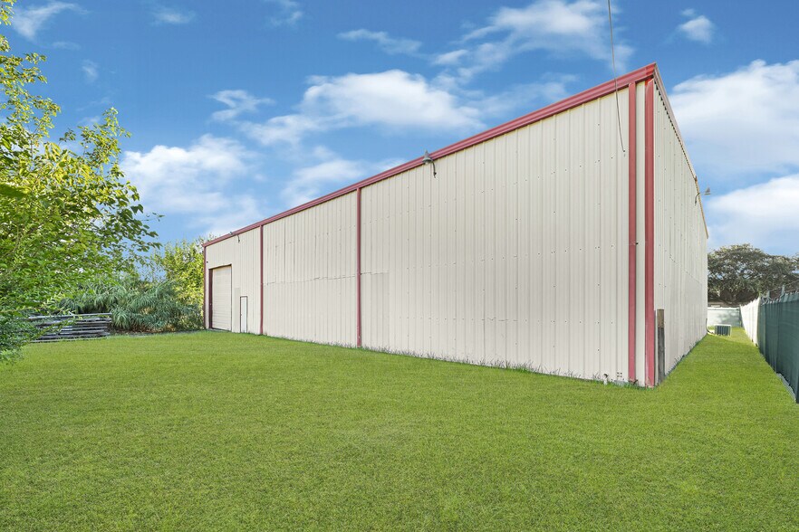 More Photos Of 1106 Witter St, Pasadena Industrial For Sale