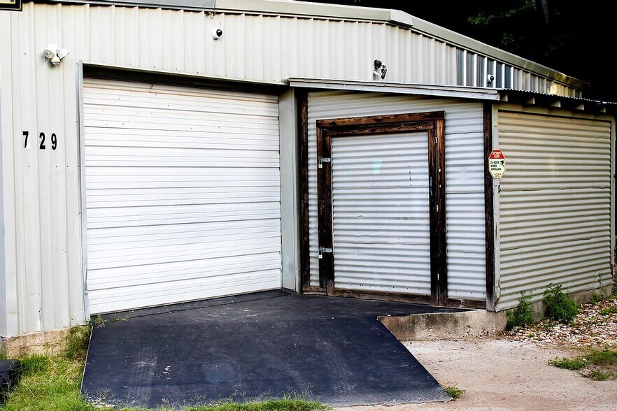 More Photos Of 729 Airport Blvd, Austin Research And Development For Sale