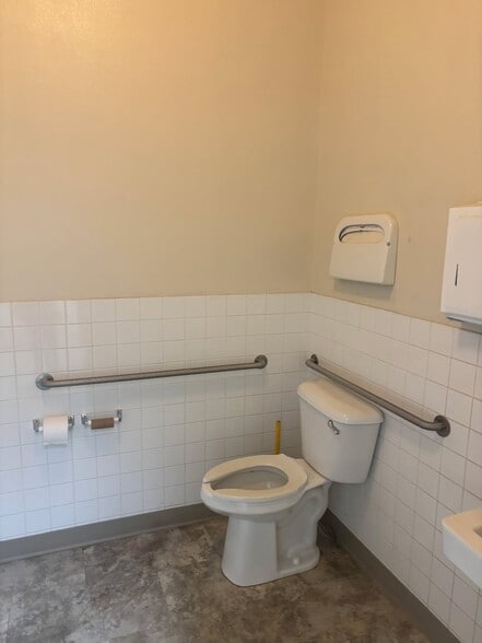 More Photos Of 42402-42442 10th St W, Lancaster Unknown For Lease