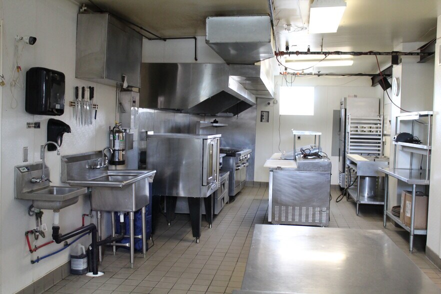 More Photos Of 231 E Main St, Trinidad Bar For Sale