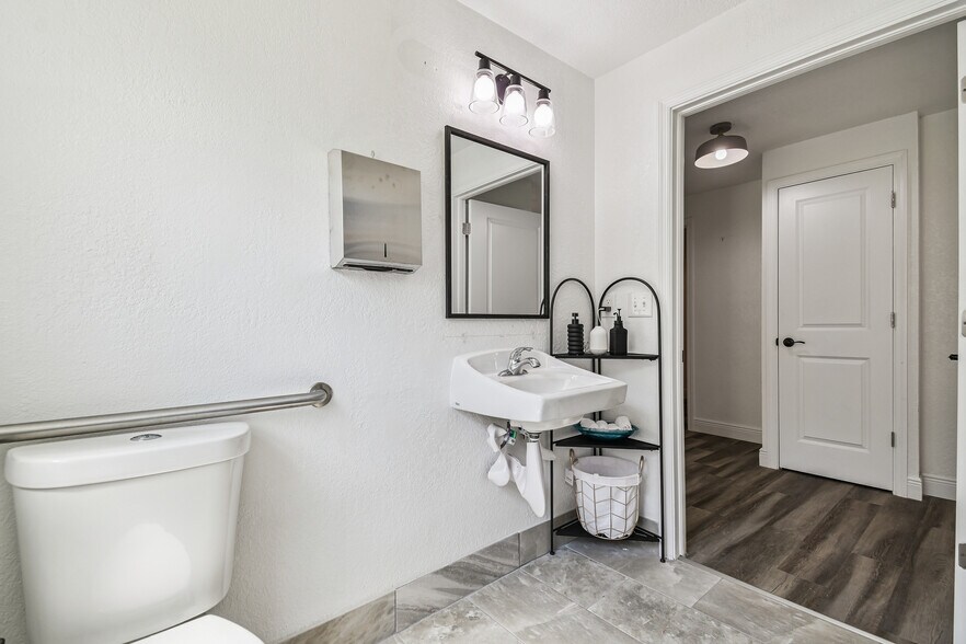 More Photos Of 5445 6th St, Zephyrhills Medical For Sale