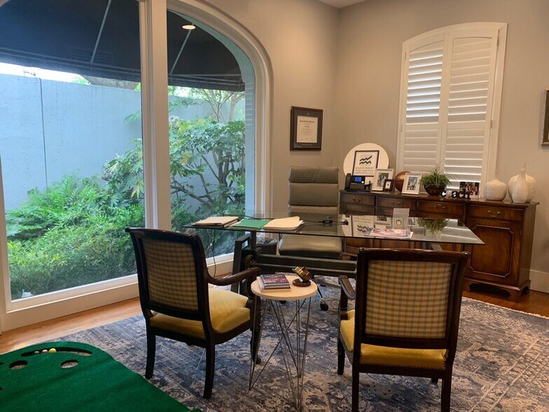 More Photos Of 570 E York St, Savannah Office For Sale
